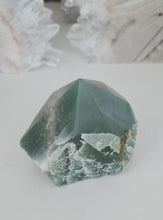Load image into Gallery viewer, Green Quartz Rough Point