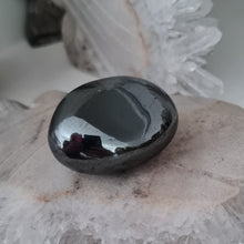 Load image into Gallery viewer, Hematite Tumble