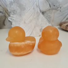 Load image into Gallery viewer, Orange Calcite Duck