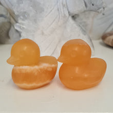 Load image into Gallery viewer, Orange Calcite Duck