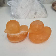 Load image into Gallery viewer, Orange Calcite Duck
