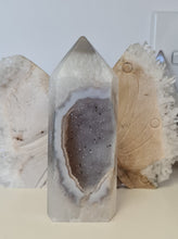 Load image into Gallery viewer, Druzy Agate Tower