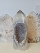 Load image into Gallery viewer, Druzy Agate Tower