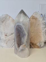 Load image into Gallery viewer, Druzy Agate Tower