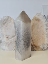 Load image into Gallery viewer, Druzy Agate Tower
