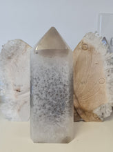 Load image into Gallery viewer, Druzy Agate Tower