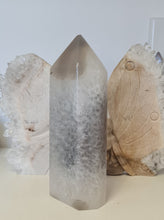 Load image into Gallery viewer, Druzy Agate Tower