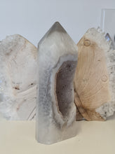 Load image into Gallery viewer, Druzy Agate Tower