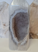 Load image into Gallery viewer, Druzy Agate Tower