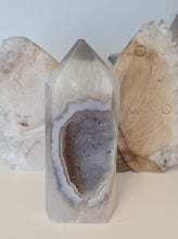 Load image into Gallery viewer, Druzy Agate Tower