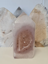 Load image into Gallery viewer, Druzy Agate Tower