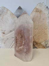 Load image into Gallery viewer, Druzy Agate Tower