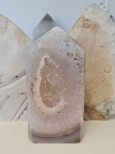 Load image into Gallery viewer, Druzy Agate Tower