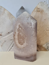 Load image into Gallery viewer, Druzy Agate Tower