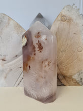 Load image into Gallery viewer, Druzy Agate Tower