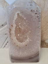 Load image into Gallery viewer, Druzy Agate Tower
