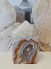 Load image into Gallery viewer, Druzy Agate Tower