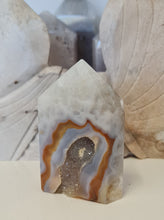 Load image into Gallery viewer, Druzy Agate Tower
