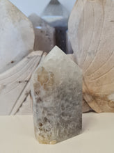 Load image into Gallery viewer, Druzy Agate Tower
