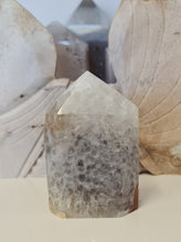 Load image into Gallery viewer, Druzy Agate Tower