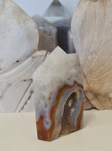 Load image into Gallery viewer, Druzy Agate Tower