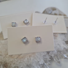 Load image into Gallery viewer, Moonstone Stud Ear-ring - Round
