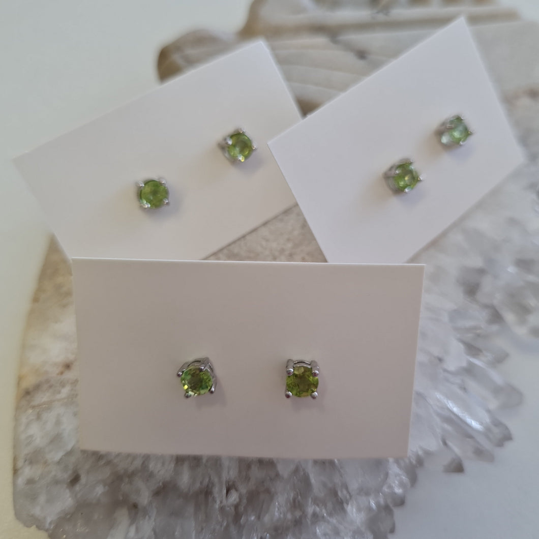 Peridot Stud Ear-ring