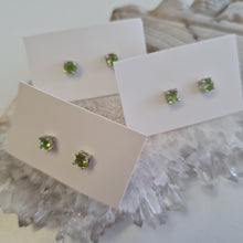 Load image into Gallery viewer, Peridot Stud Ear-ring
