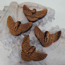 Load image into Gallery viewer, Tiger&#39;s Eye Eagle
