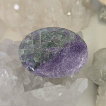 Load image into Gallery viewer, Serpentine Fluorite &#39;Bolivianite&#39; Palmstone - A Grade
