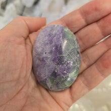 Load image into Gallery viewer, Serpentine Fluorite &#39;Bolivianite&#39; Palmstone - A Grade
