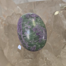 Load image into Gallery viewer, Serpentine Fluorite &#39;Bolivianite&#39; Palmstone - A Grade
