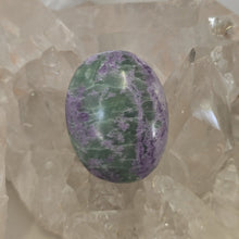 Load image into Gallery viewer, Serpentine Fluorite &#39;Bolivianite&#39; Palmstone - A Grade
