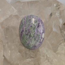 Load image into Gallery viewer, Serpentine Fluorite &#39;Bolivianite&#39; Palmstone - A Grade

