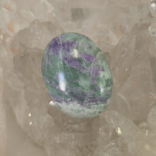 Load image into Gallery viewer, Serpentine Fluorite &#39;Bolivianite&#39; Palmstone - A Grade
