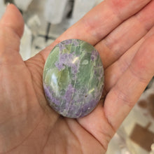 Load image into Gallery viewer, Serpentine Fluorite &#39;Bolivianite&#39; Palmstone - A Grade
