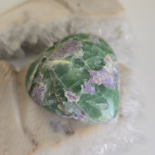 Load image into Gallery viewer, Serpentine Fluorite &#39;Bolivianite&#39; Heart - A Grade
