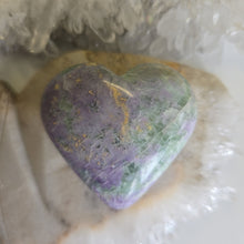 Load image into Gallery viewer, Serpentine Fluorite &#39;Bolivianite&#39; Heart - A Grade
