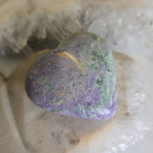 Load image into Gallery viewer, Serpentine Fluorite &#39;Bolivianite&#39; Heart - A Grade
