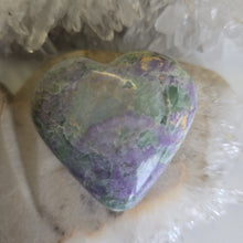 Load image into Gallery viewer, Serpentine Fluorite &#39;Bolivianite&#39; Heart - A Grade
