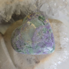 Load image into Gallery viewer, Serpentine Fluorite &#39;Bolivianite&#39; Heart - A Grade
