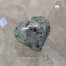 Load image into Gallery viewer, Kammererite Heart
