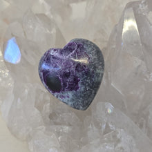 Load image into Gallery viewer, Kammererite Heart
