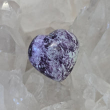 Load image into Gallery viewer, Kammererite Heart
