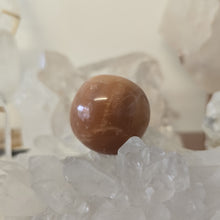 Load image into Gallery viewer, Peach Moonstone Gallet
