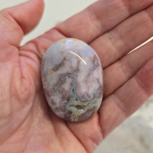 Load image into Gallery viewer, Flower Agate Palmstone
