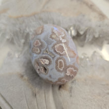 Load image into Gallery viewer, Flower Agate Palmstone
