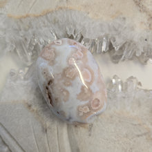 Load image into Gallery viewer, Flower Agate Palmstone
