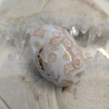Load image into Gallery viewer, Flower Agate Palmstone
