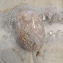 Load image into Gallery viewer, Flower Agate Palmstone
